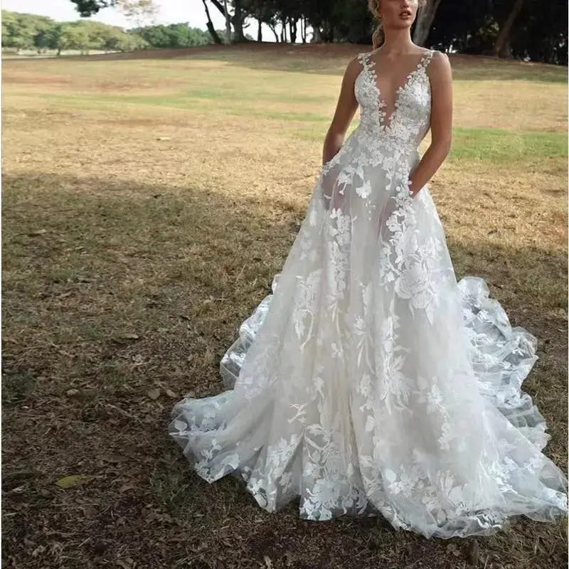 2025 Dress Lace Embroidered Bridal Wedding Dress Sexy V-Neck White Suspender Bridesmaid Dress