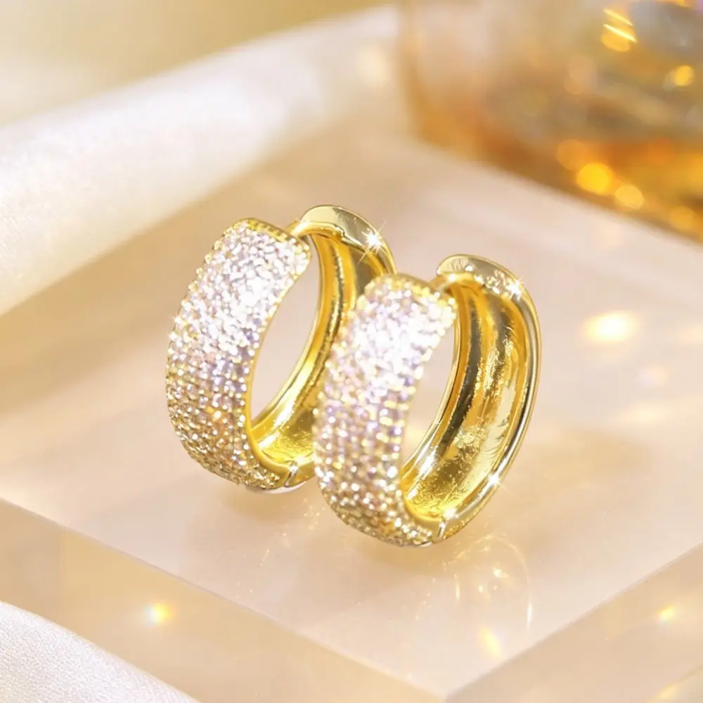 1Women Full Paved Thick Huggie Hoop Earrings, Sparkling Paved Inlaid Chunky Small Hoop Earrings, Fashion Jewelry for Daily Stacking Party Wedding Gift