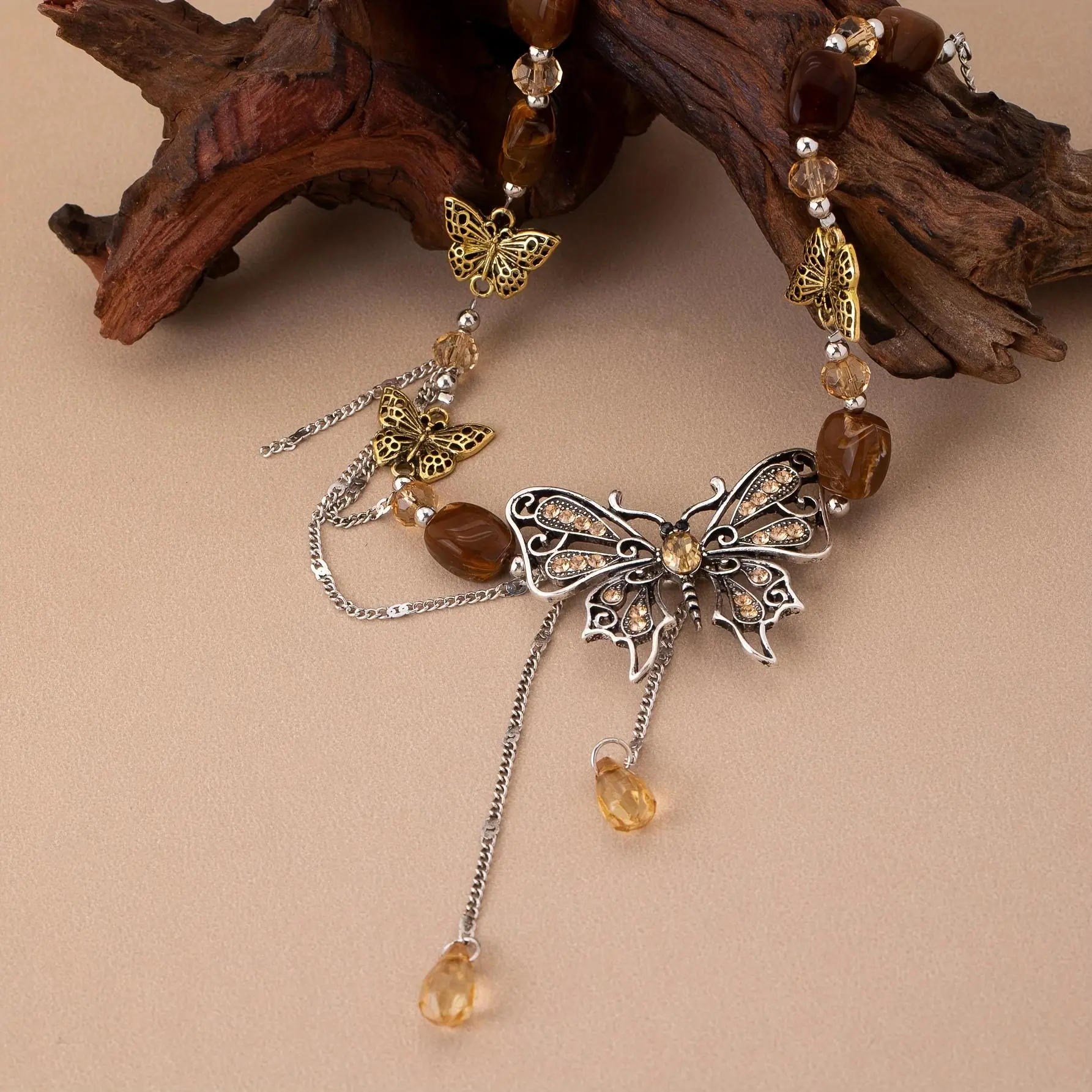 Women's Bohemian Hollow Insect Necklace - Vintage Crystal Bead Pendant with Tassel Detail, Fringe, Metal Coating, Daily Casual Fashion Costume Jewelry