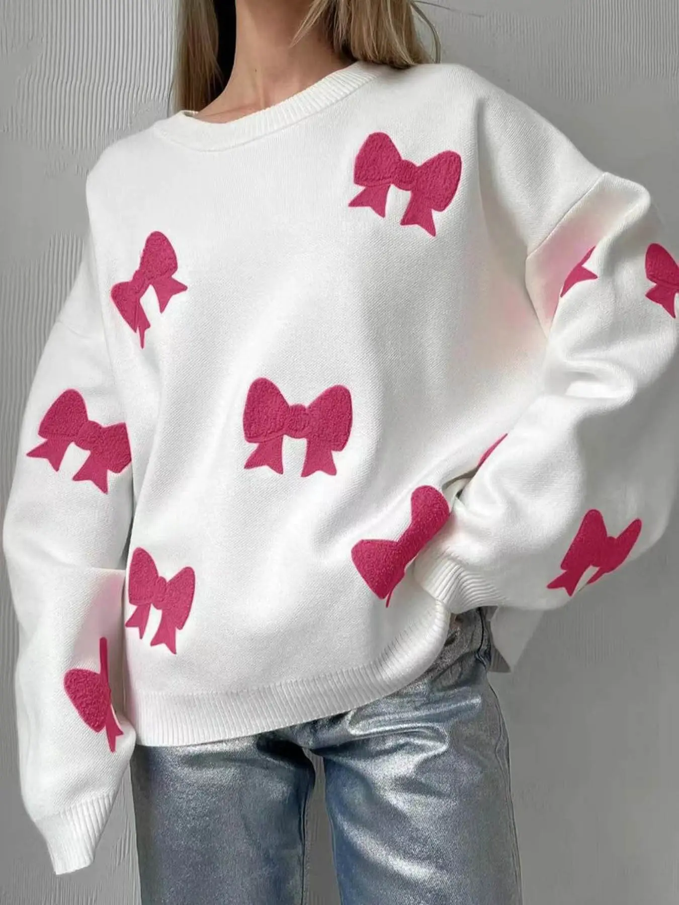 Elegant Embroidered Round Neck Sweater, Loose Knit Top for Women, Sweet Bow Design, Fall Winter New Arrival, Slimming and Youthful Look