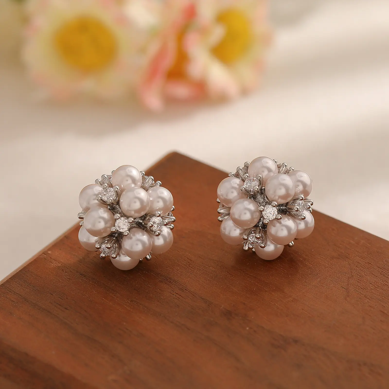 Women's Faux Pearl Stud Earrings - Elegant Cluster Flower Balls with Sparkling Crystals, Lightweight for Weddings, Wedding