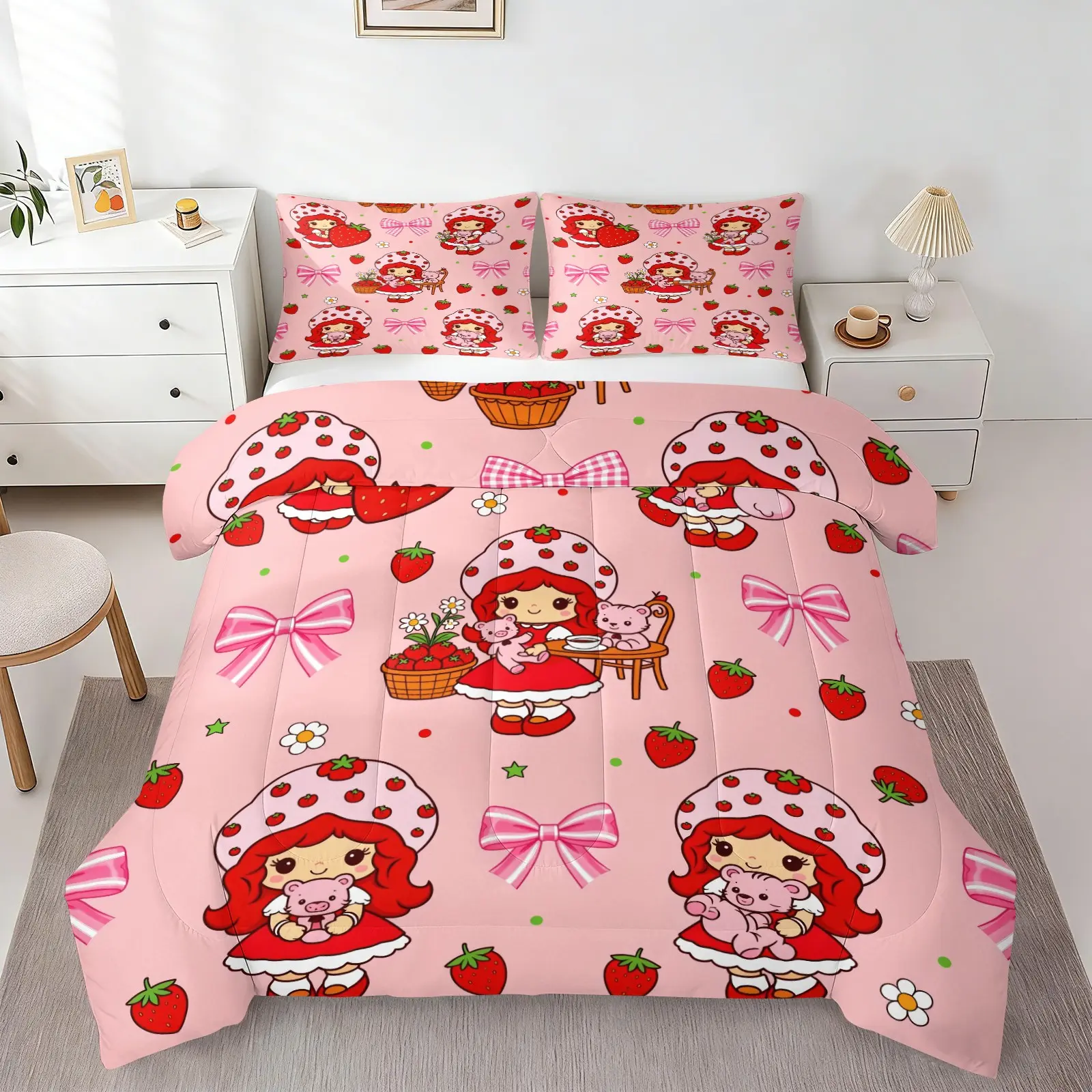 Ideal Gift for Girls Strawberry Shortcake Comforter Set, 1 Comforter +1‑2 Pillowcases, Soft Cozy Washable Microfiber Bedding, Cute Character Kitten Fruit‑Basket Art Print, Lovely Pink Bedroom Decoration, Twin Full Queen Sizes