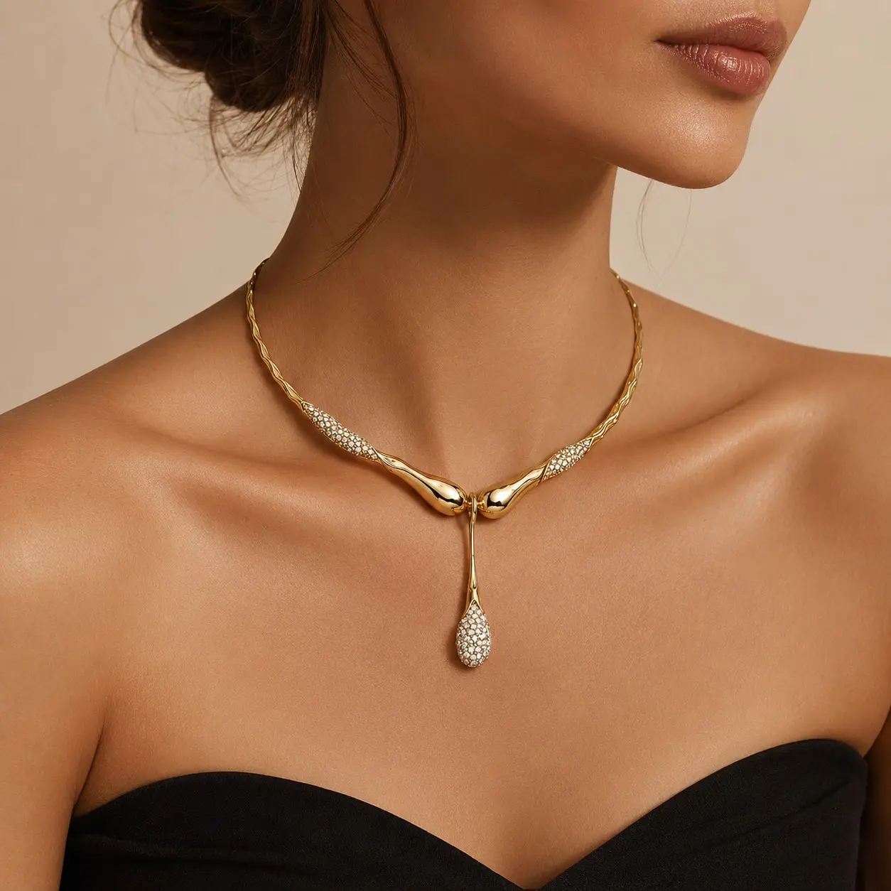 Women’s Alloy-Rhinestone Teardrop Drop Choker Necklace - Choker Length, Irregular Curve, Sculptural Metal Statement Collar, Gold-Silver, Sparkle Accent Costume Jewelry Accessory for Bold Looks, Alloy+Rhinst., Unisex