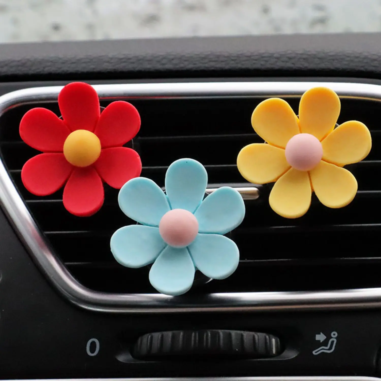 Cute Daisy Flower Car Air Vent Clips, Aesthetic Scent Diffuser and Interior Decoration Charm, Vehicle Accessories for Women and Girls, Car Scent Diffuser, Car Interior Accessories