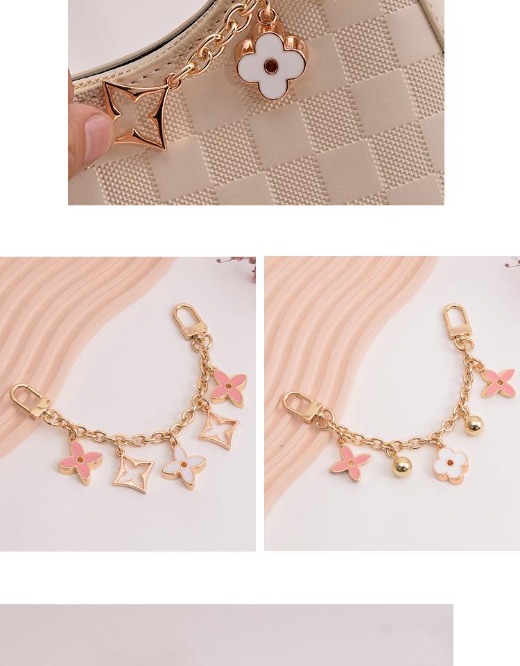 Bag chain decorative accessory with four-leaf clover element, chain pendant, hardware accessory, chain ornament