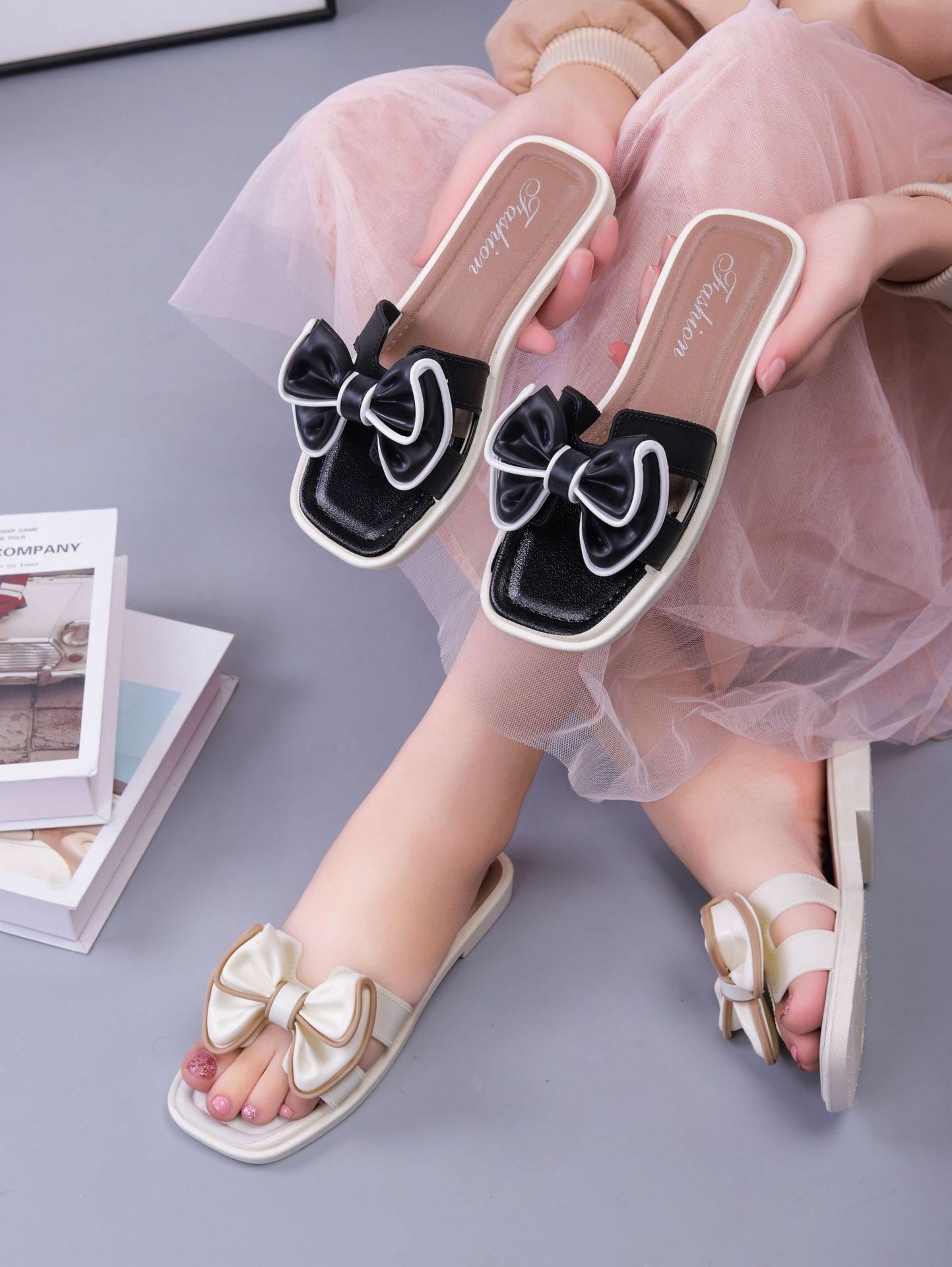 New style women's outdoor slippers with floral design, soft sole, fashionable, non-slip, flat bottom, butterfly square buckle, summer sandals for women