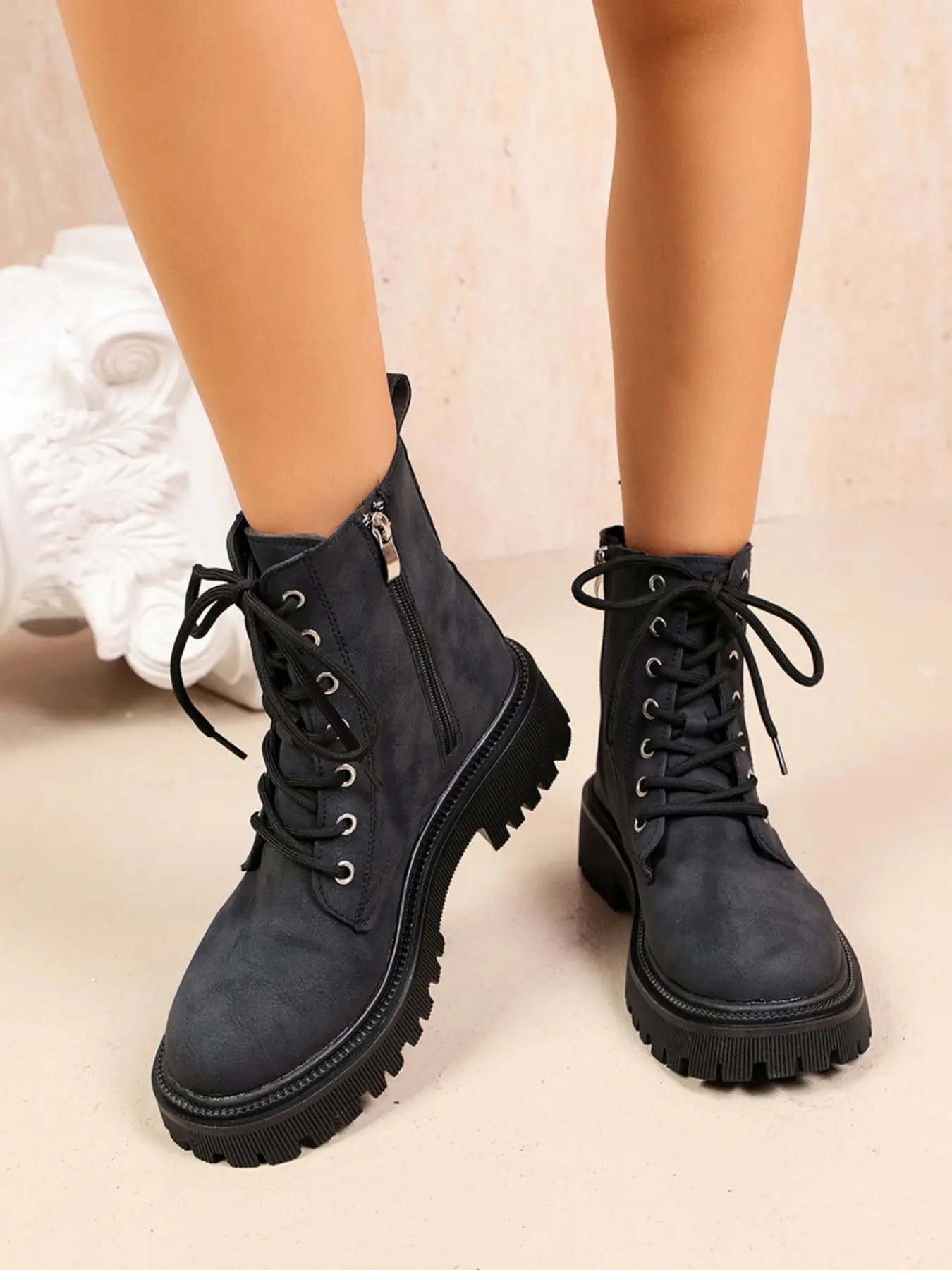 Women's Platform Combat Boots 2026 Fall Trend, Lace-up Side Zipper Ankle Boots, Rugged Lug Sole Goth Boots for Street Style, Party & Daily Commute, Boots with Zipper