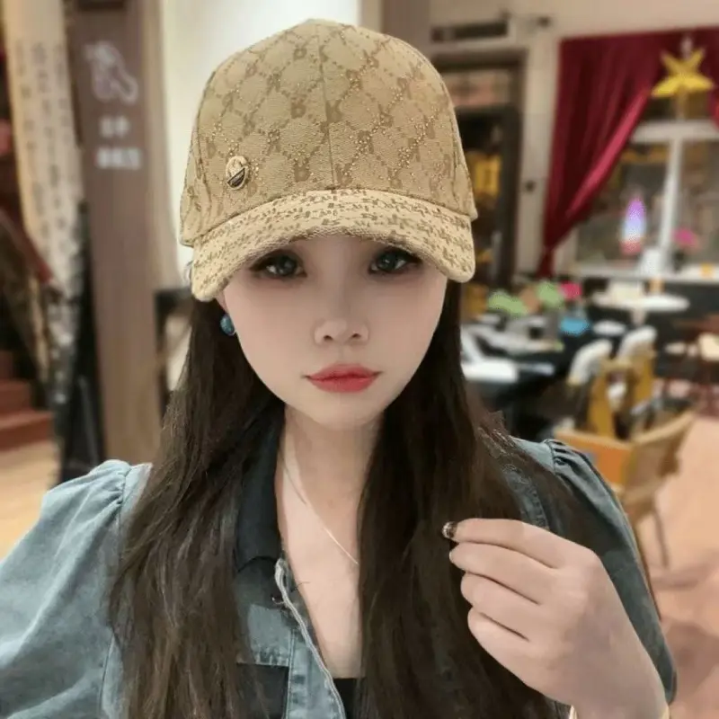 Summer women's outdoor rhinestone versatile Korean-style casual baseball cap, stylish and fashionable baseball cap, duckbill cap, Flat Bill Cap