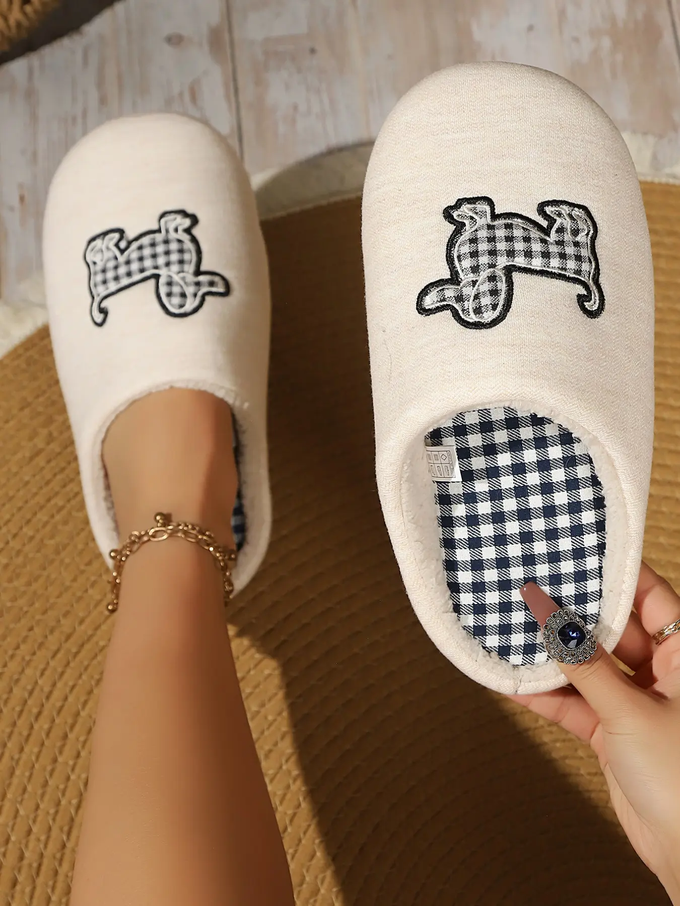 Women's Cute Plaid Weiner Dog Embroidered House Slippers, Dachshund Slippers, Soft Non-Slip Comfortable Indoor Bedroom Casual Shoes, Cozy Home Footwear