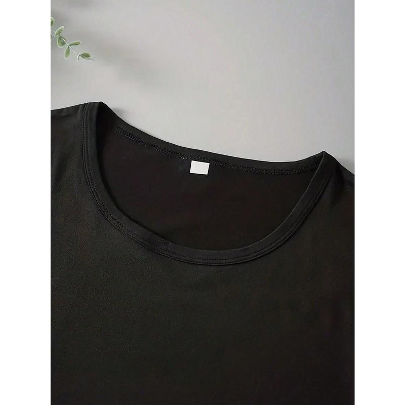 cotton gift T-shirt for mothers of 2026 graduates and mothers of 2026 senior students. Crew neck breathable top.