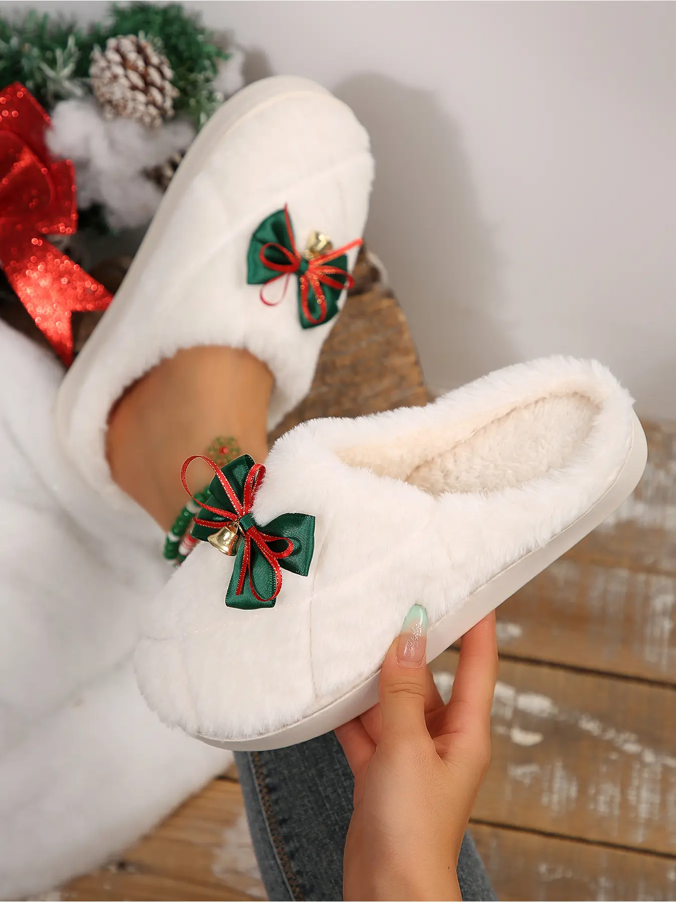 Women's Plus Size New Christmas Bow Bell Plush Slippers, Warm Fuzzy Indoor Shoes, Non-Slip Comfortable Home Footwear for Winter Holidays