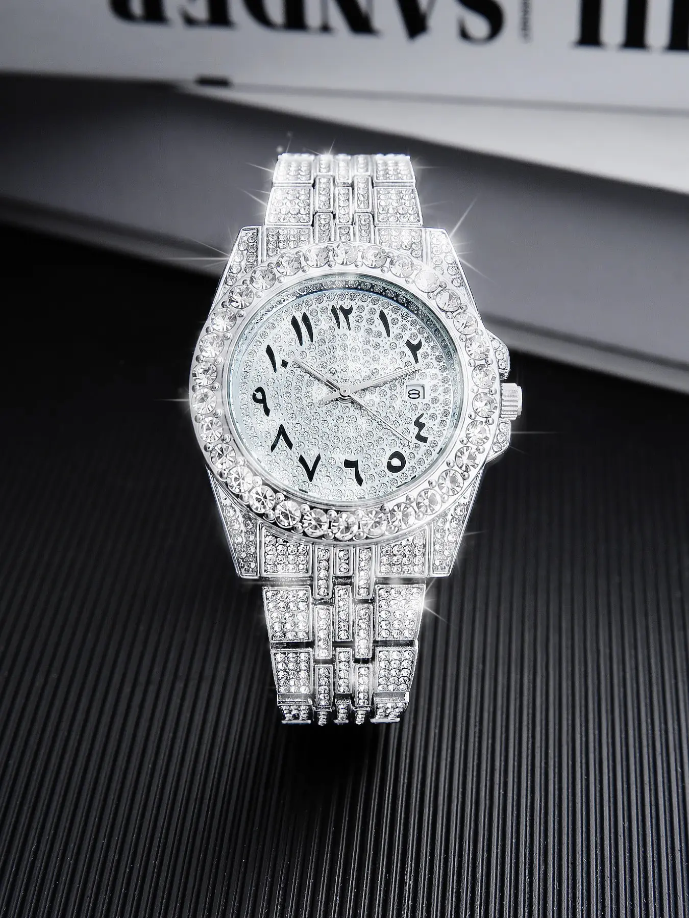 A luxurious men's business watch with a premium feel—the top choice for sophisticated men seeking a touch of luxury. It makes a great gift for your boyfriend, father, or brother, and is sure to impress on birthdays and holidays. Rhinestone Watch