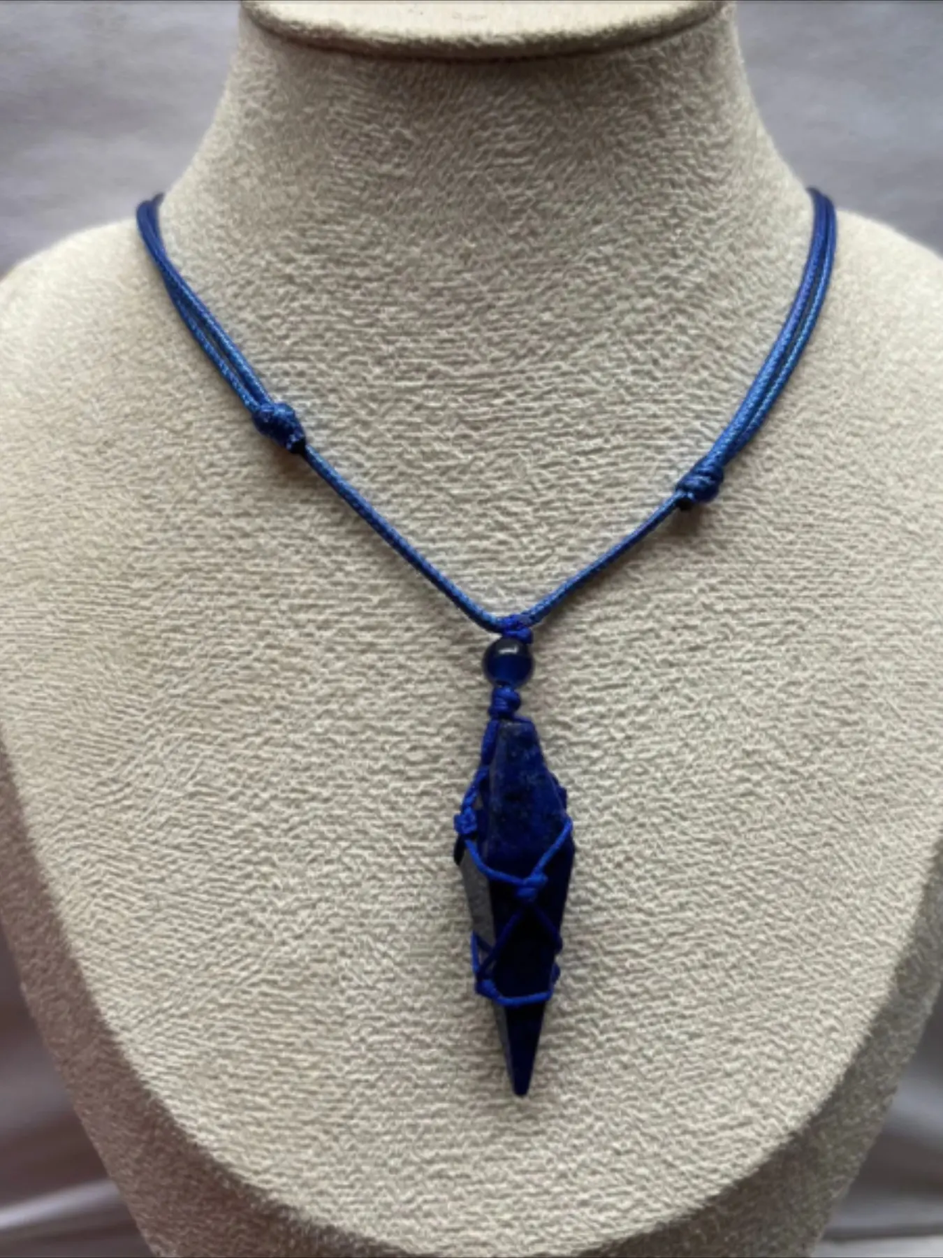 1 Natural Crystal Pendulum Necklace with Chakra Healing Stone Pendant and Adjustable Braided Cord, an ideal gift for women on birthdays and Christmas