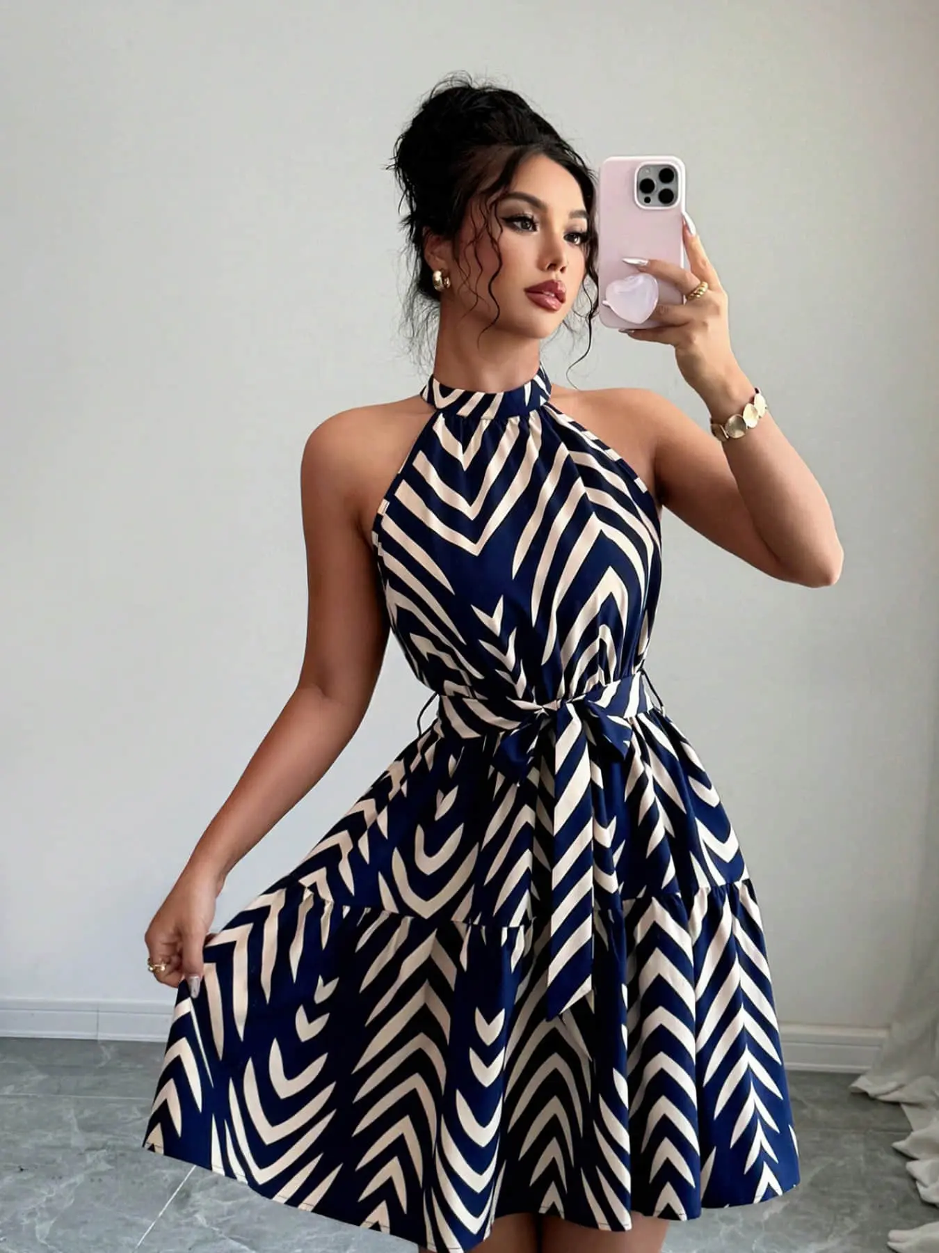 A women's fashionable and pure style sleeveless short skirt with a sweet and spicy style hanging neck and waist design, suitable for summer, Beach Holiday Dresses, light gatherings in bars, dates and dinners, and island travel.