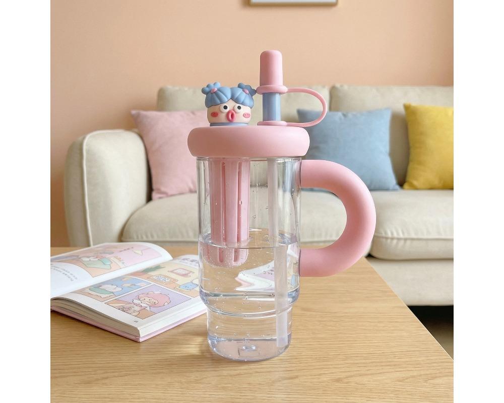 900ml High-Capacity Straw Tumbler Cute 3D Character Lid & Large Handle Portable Water Bottle with Built-in Tea Filter BPA-Free Heat-Resistant Cup for Iced Tea & Coffee Aesthetic Color-Blocking Drinkware