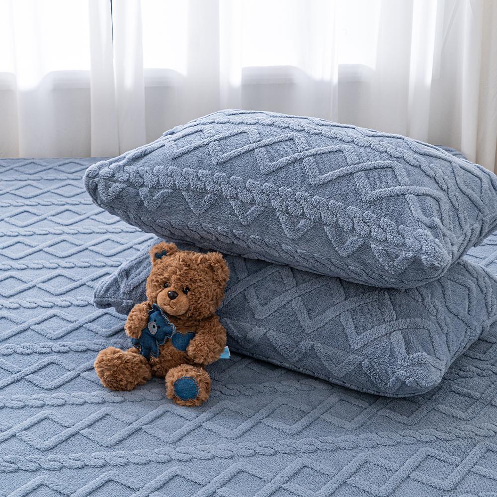 Premium Velvet Fitted Sheet Set 3PCS/4PCS, Ultra Soft Cloud-Like Feel, Breathable Lightweight Bedding for Spring Summer, Deep Pocket Full Elastic Non-Slip Fit, Shrink Fade Resistant, Hotel Dorm Home Use