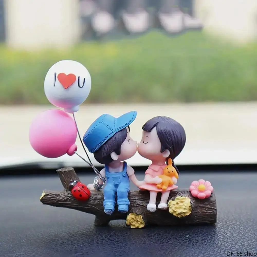 Cartoon Couple Resin Figurine Dashboard Ornament Compact Creative Mini Statue Decor Charm For Vehicle Console Interior Daily Driving Universal Auto Styling Accessory For Men Women Teenagers