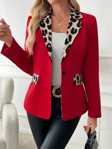 A fashionable women's red leopard print lapel patchwork suit jacket, with a contrasting leopard print lapel design that is eye-catching and suitable for commuting to work, shopping, and outdoor wear