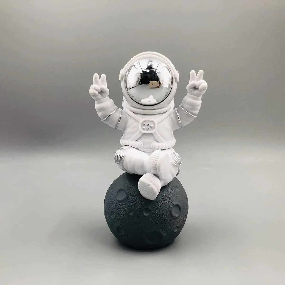 LLLSYBBB Figurine Astronaut Statue Spaceman Décor,Desktop & Tabletop Decorative Cute Mini Space Figure Ornament,Cake Toppers Decoration and Craft ( and White Astronaut Figurine)
