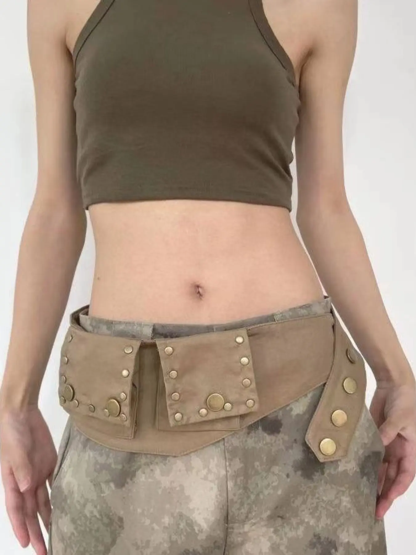 Women's Y2K Punk Style Metal Rivet Waist Belt, Adjustable Buckle, Multi-Pocket, Ideal for Cycling, Travel, Daily Use