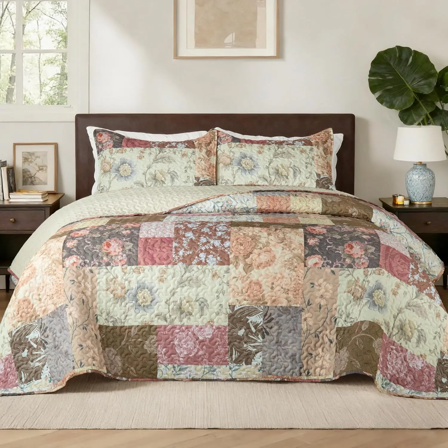 Patchwork King Size, Soft Boho Floral Bedspreads for Bed Reversible Lightweight King Bedding Set Coverlets with 2 Pillow Shams for All, Vintage Red Flowers
