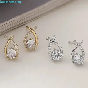 Women's Sparkly Cross Zircon Ear Studs, 3D Geometric Crystal Encrusted Minimalist Quiet Luxury Jewelry, Dainty Small Cross Charm Earrings for Everyday Outfits & Party Occasions