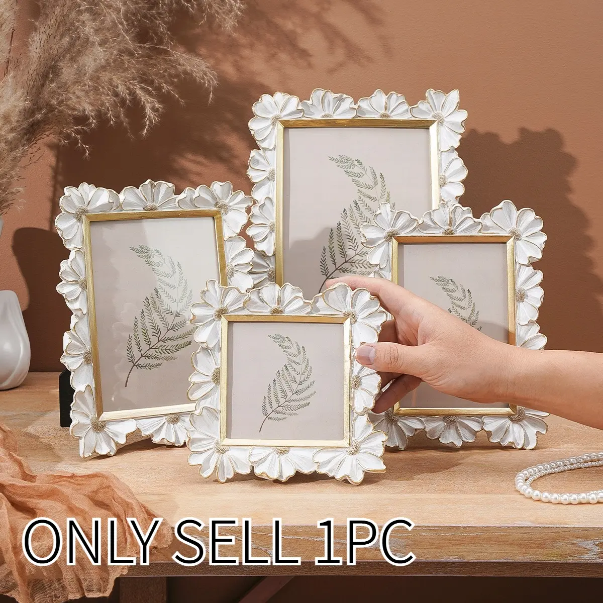 1Pc Resin Daisy Photo Frame, White with Gold Trim 3D Embossed Flower Picture Frame, Vintage Elegant Floral Decor Frame, Inner Frame Size 4x4,3x5,4x6,5x7,6x8 Inch, Tabletop Display Frame for Home, Bedroom, Living Room Photo Decor