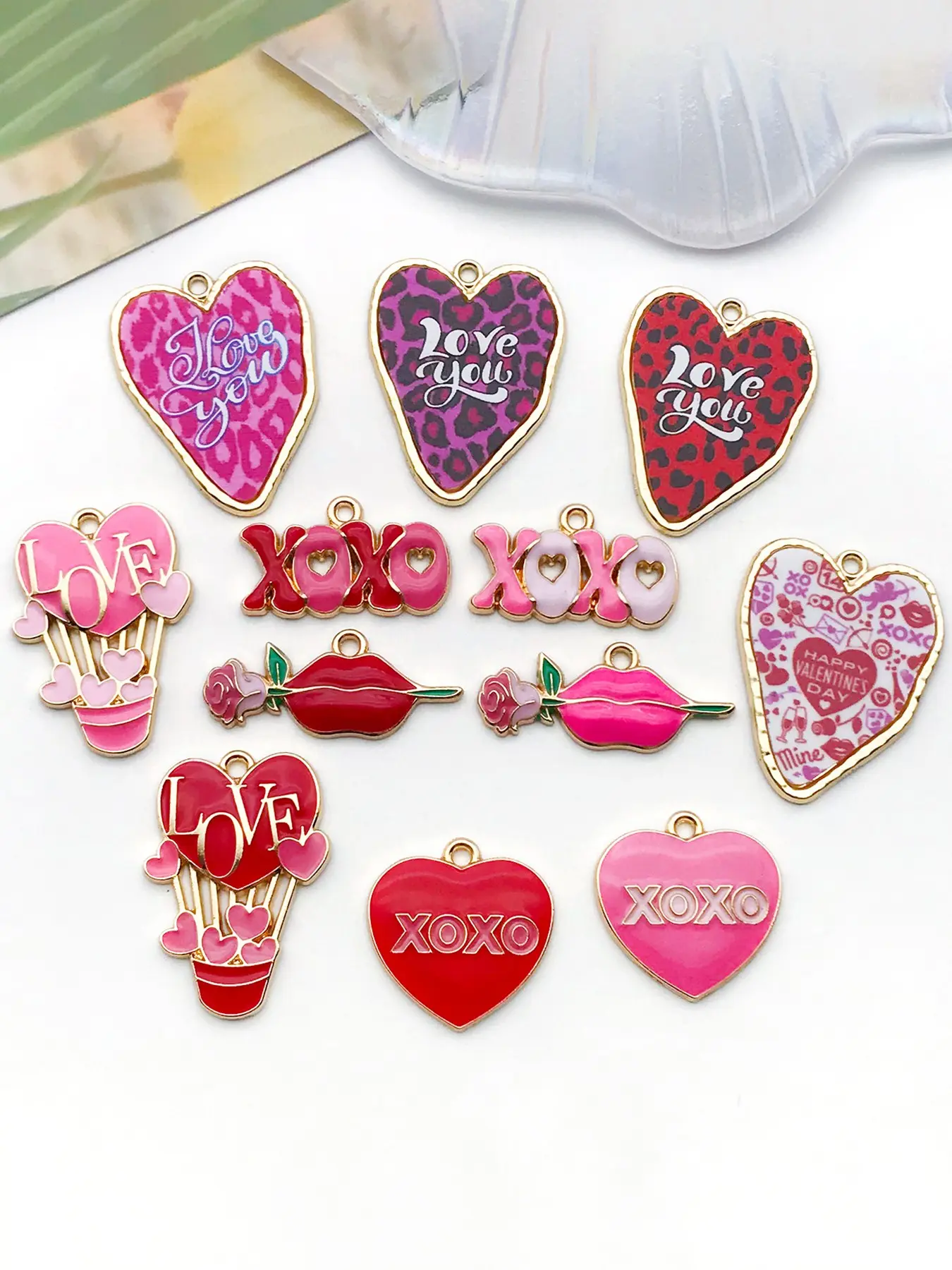 12pcs Fashion Enamel Valentine's Day Letter Heart-shaped Rose LOVE Charm Golden-plated DIY Pendant for Bracelet Earrings Keychain Decoration Craft Accessories Holiday Pendant