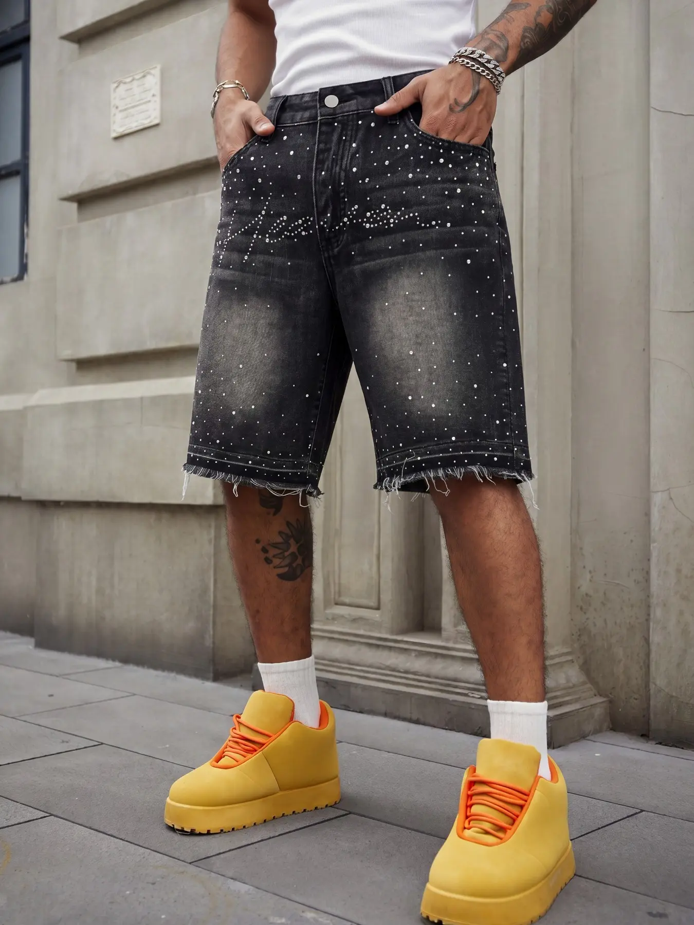 Men's Washed Retro Denim Shorts, Loose, Oversized and Comfortable, with Heavy-Duty Washed Craftsmanship and Sequin Embellishments, featuring an American Streetwear Style Five-Inch Denim Shorts Jeans