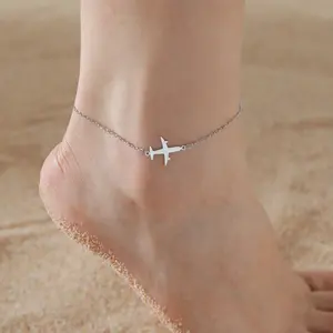 Hot-selling, stylish 18K gold-plated stainless steel mini airplane pendant anklet for women – perfect for summer beach wear.