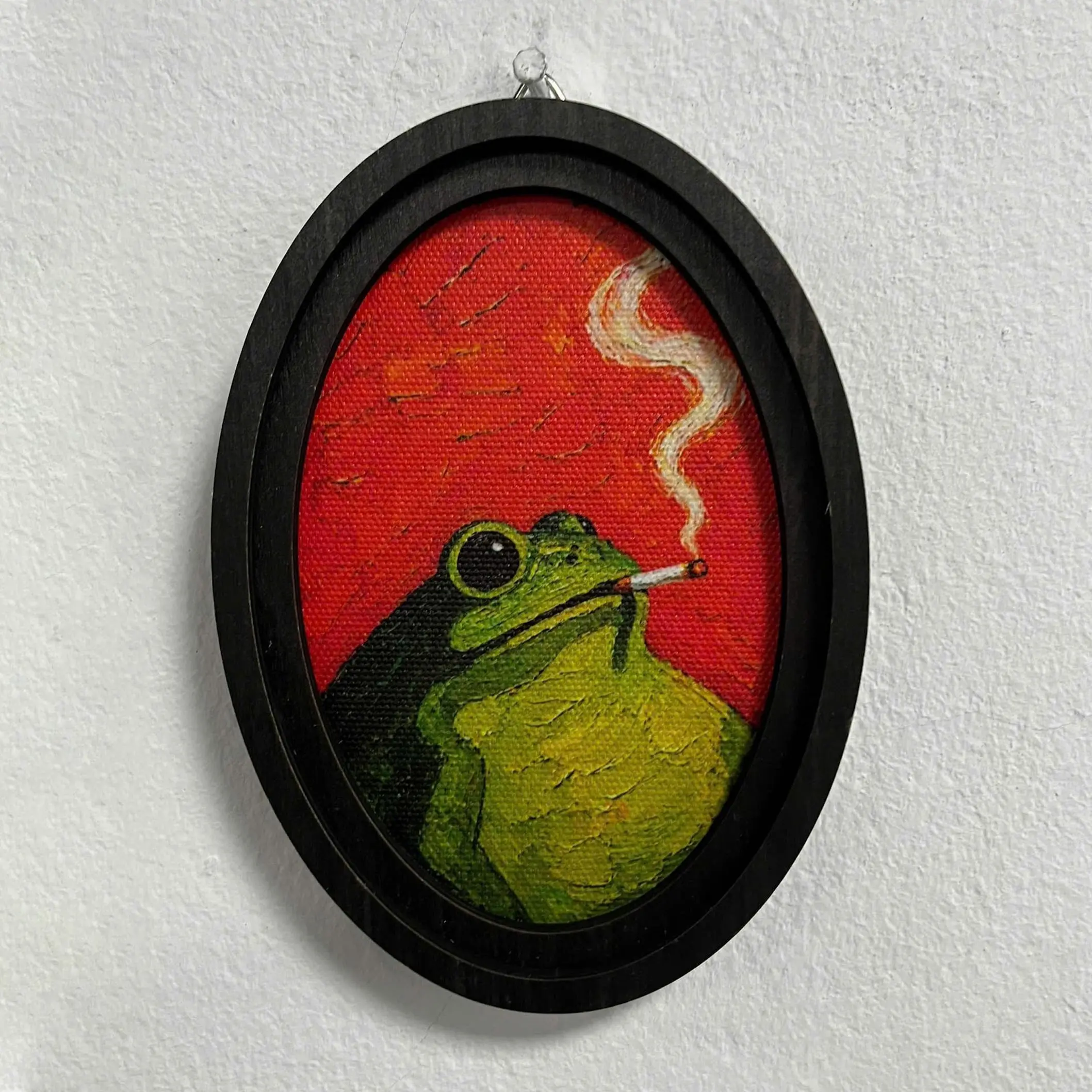 Funny Frog Smoking Painting Wooden Wall Decor, Quirky Animal Decor, Oval Pop Art Style, Unique Humor Gift Idea, Vintage Retro Gothic Decor, Weird Aesthetic Desktop Ornament for Bedroom Bathroom Bar Home Decor Gift, Decorative Hanging Ornaments