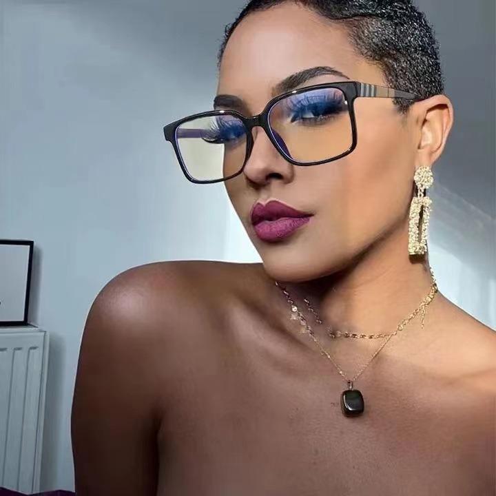 Retro Rectangular Anti Blue Light Glasses No Degree Computer Eyewear Flexible Temple Design Lightweight Protective Frames for Office Study Daily Use