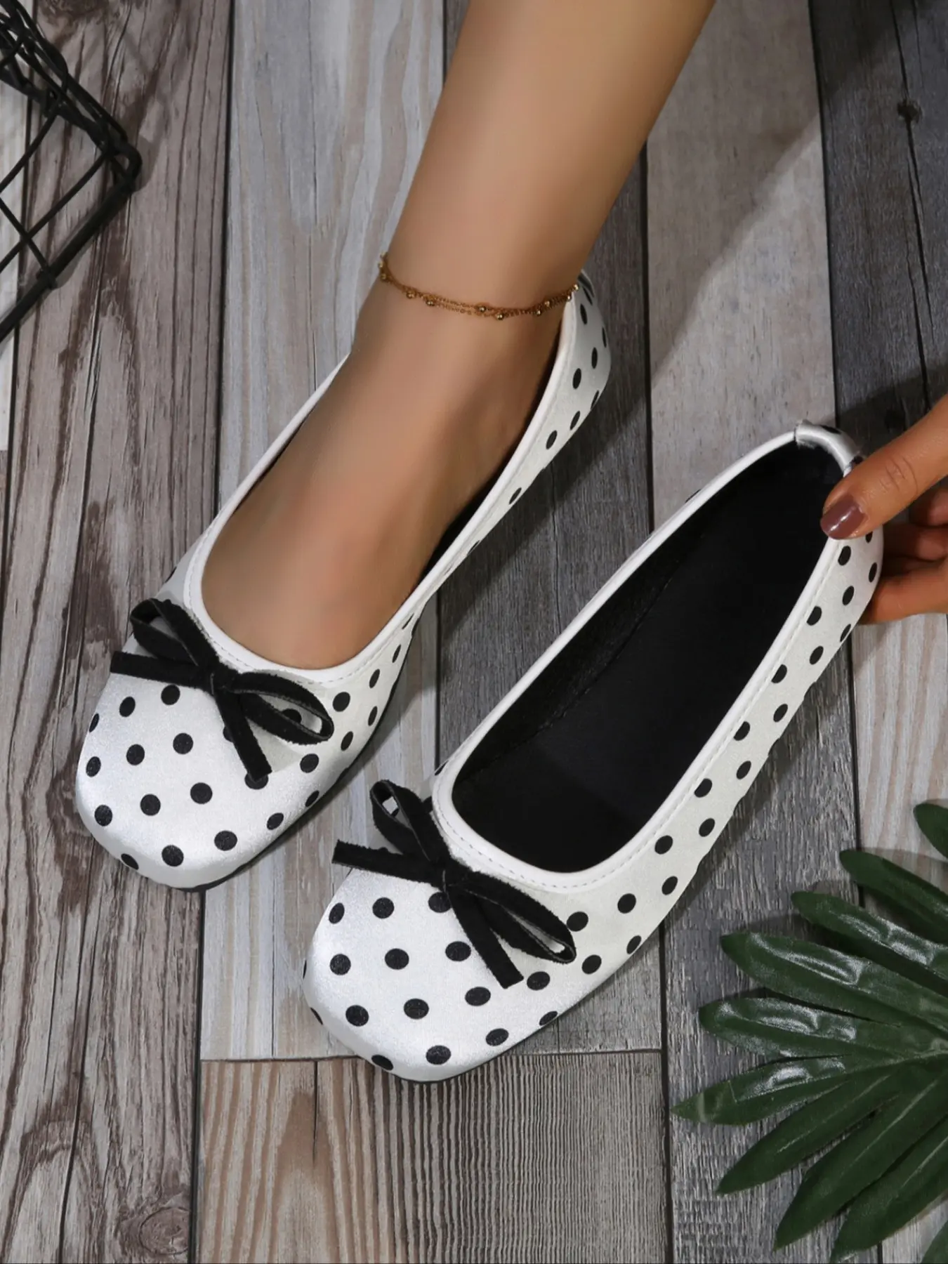 Women's Vintage Polka Dot Cloth Fabric White Contrast Trim Small Bow Decor Soft Square Toe Slip-On Flat Mary Jane Flats, Smooth PU Leather Lining Insole Spring Autumn Daily Sweet Walking Casual Shoes, Summer Flat