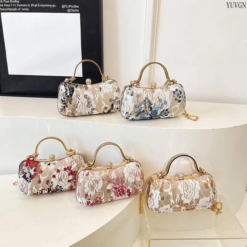 Women's Vintage Chinese Print Crossbody Handbag - Female Bag with Vintage Charm, Qipao-Matching, Crossbody Freedom for Sports Gym Leisure Use, Vintage Charm Bag, Elegant