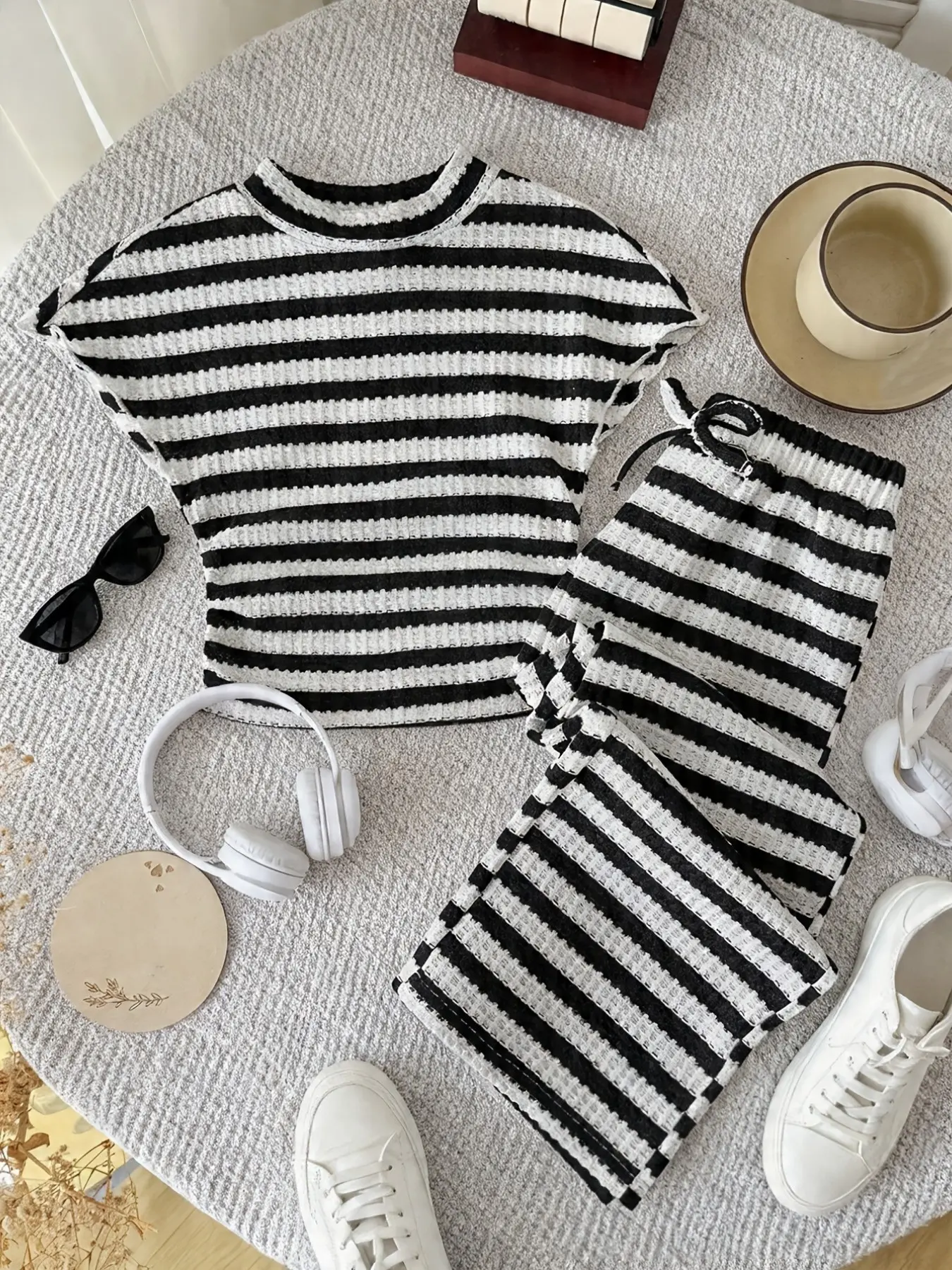 Minimalist Korean Style Girls 2-Piece Striped Set, Short Sleeve Ruched Crop Top & Flowy Wide Leg Trousers, Lightweight Summer Streetwear for Tweens