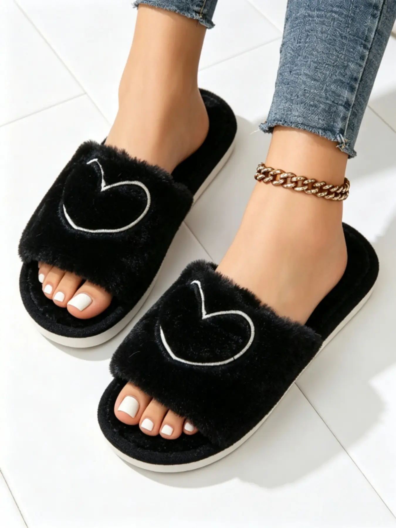 Women's Fashion Heart Embroidery Plush Open-Toe House Slippers, Non-Slip Lightweight Plush Sandals, Comfortable Indoor Shoes for All Seasons