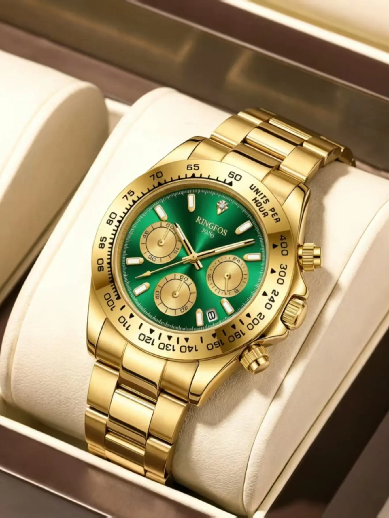 Men's quartz wristwatch, sporty style, green dial, stylish and sophisticated, unique design