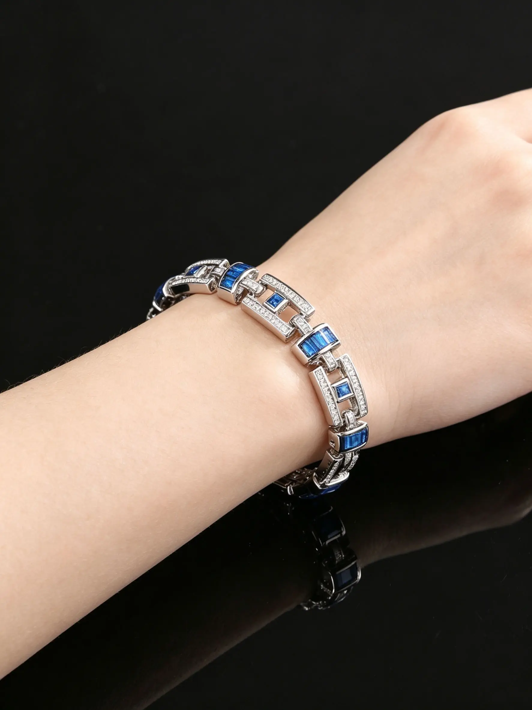 1 piece of high-end heavy industry luxury temperament light luxury square blue spindle women's bracelet, versatile accessories for daily commuting, parties and dinners