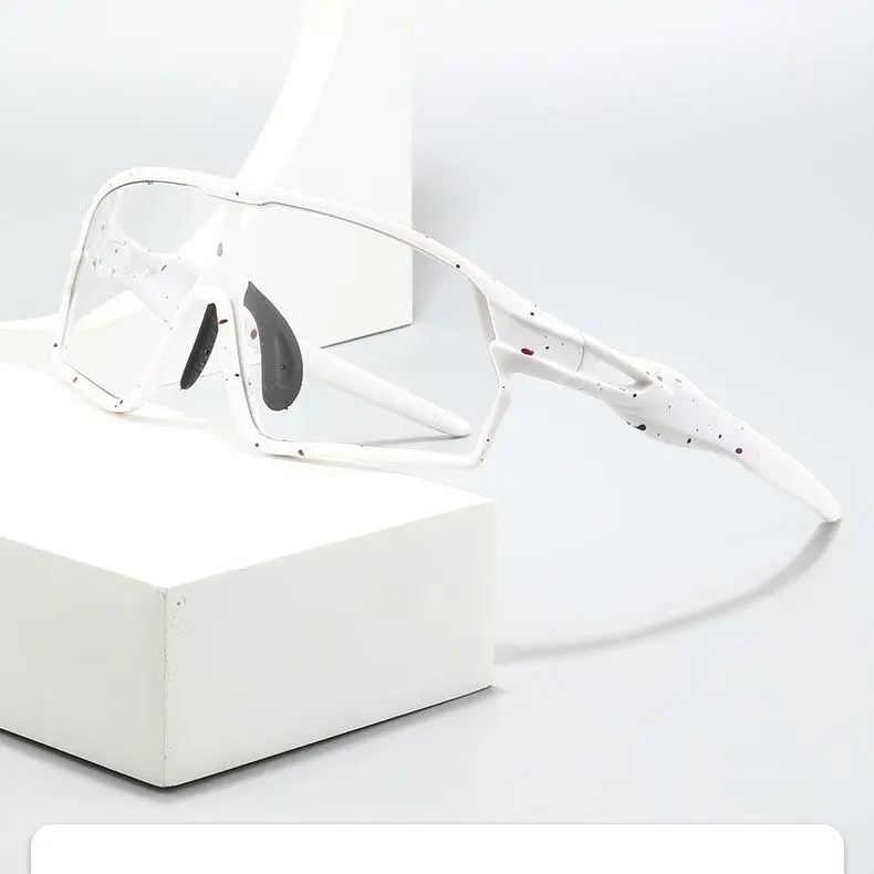 Photochromic Cycling Sunglasses for Men - Color-Changing, Photo-Sensitive, UV Protection, Anti-Glare, Lightweight Sports Eyewear for Bike Riding, Outdoor Use, Color-Changing Men's Sunglasses, Photo-Sensitive Men's Sunglasses