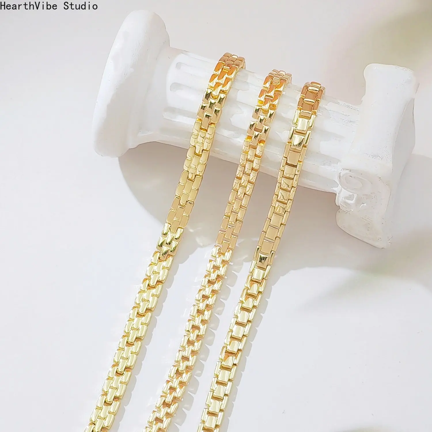 Women's 14K Gold Plated Paperclip Chain Bracelet, Dainty Rectangular Link Bracelet, Minimalist Shiny Gold Chain Bracelet for Everyday Wear