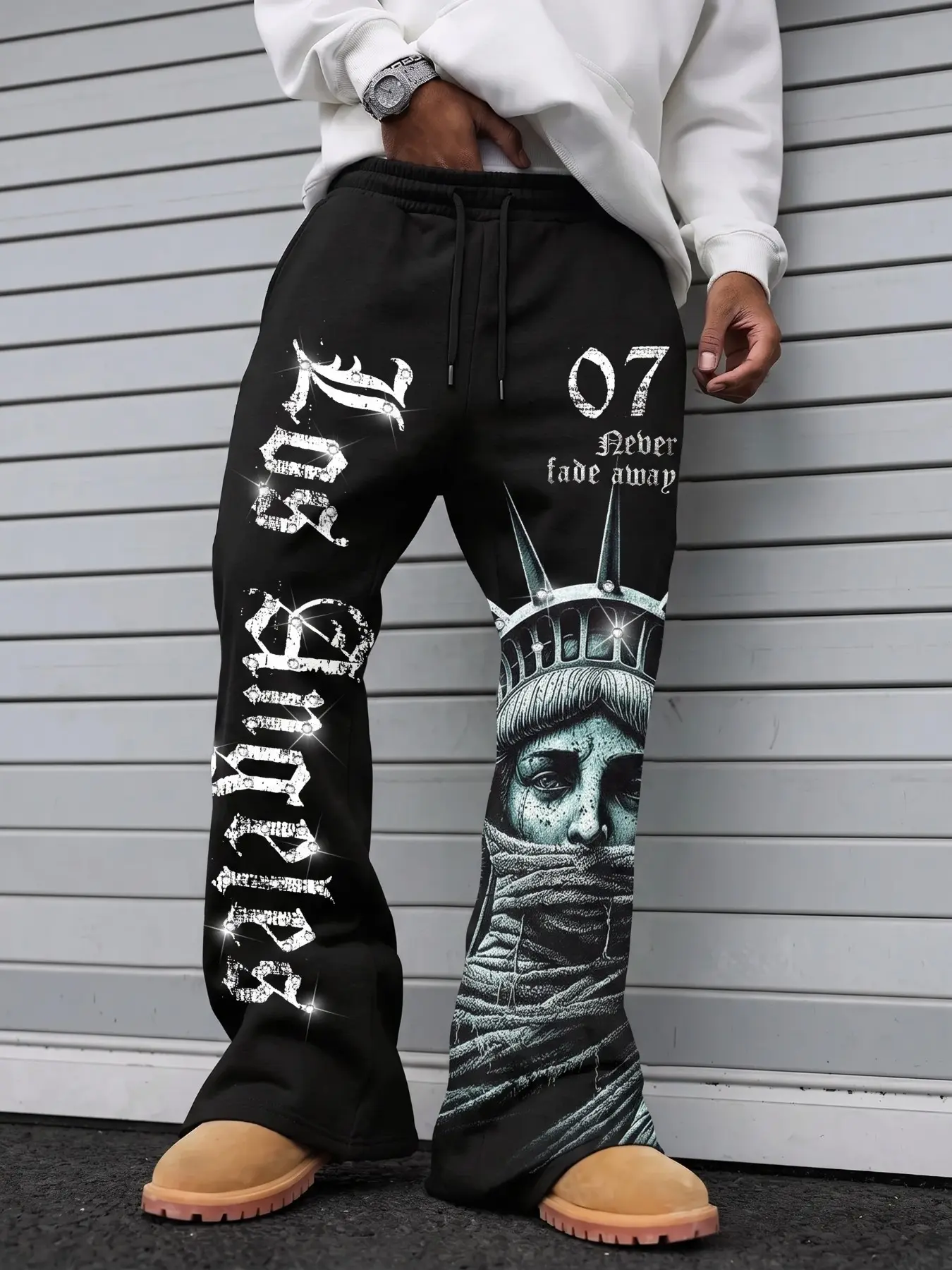 Soft Fleece Black Flared Sweatpants, Men Elastic Drawstring Waist Vintage Statue Of Liberty Gothic Rhinestone Letter 07 Graphic Bootcut Trousers, Breathable Loose Streetwear Pants For Y2K Hip Hop Skate Punk Daily Summer Outfits