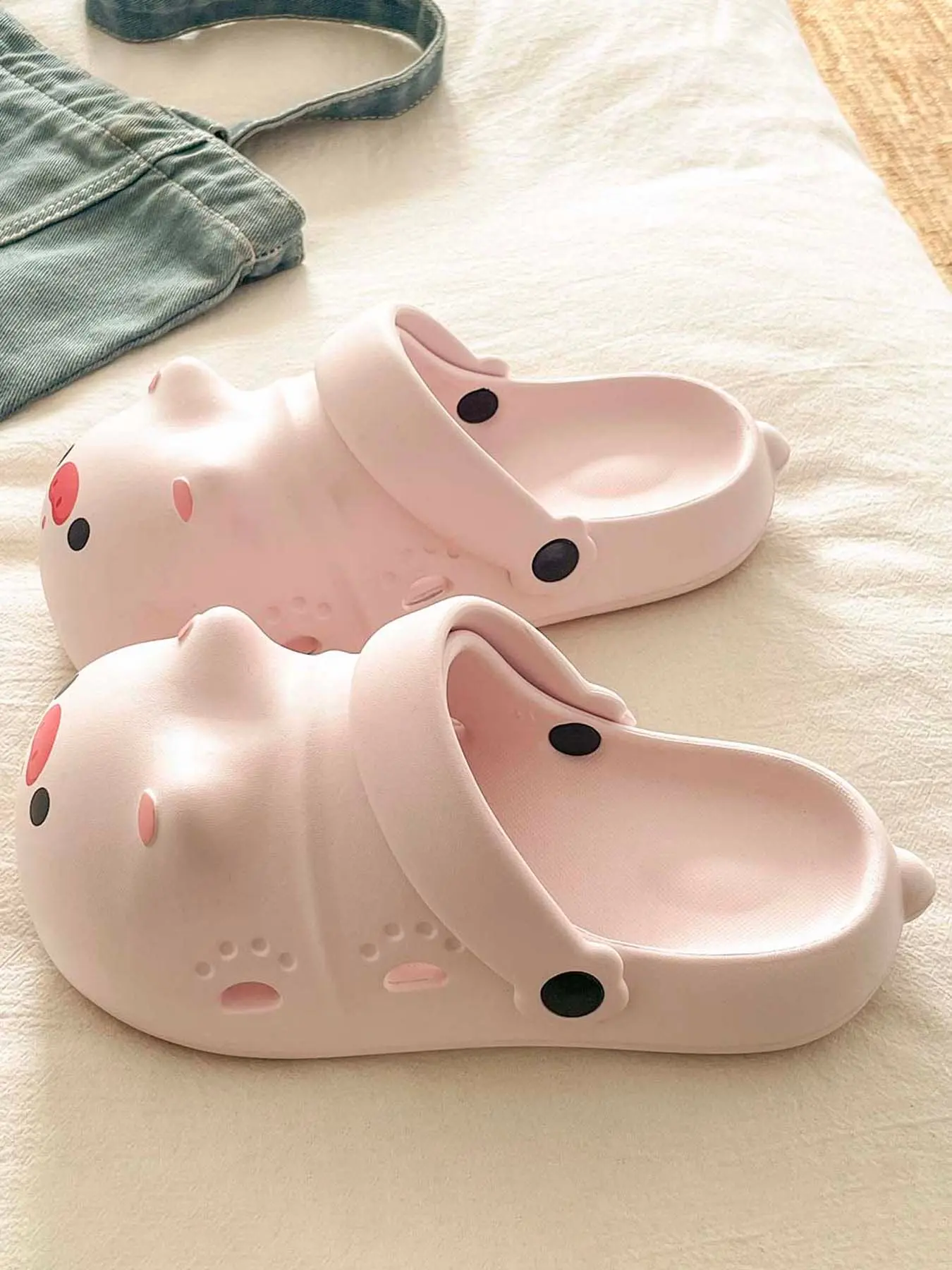 Cute Pig Design Holey Shoes for Women, Comfortable Soft Sole, Summer Home Slippers Bathroom Outdoor Versatile Closed-Toe Sandals