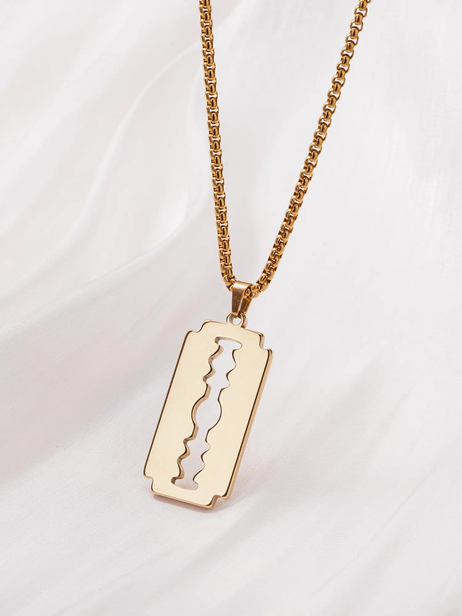 1pc niche vintage stainless steel razor blade-shaped pendant necklace, hip-hop punk style, wear-resistant and colorfast sweater chain, suitable for everyday streetwear and layered styling, ideal as a birthday gift for men or as a couple's accessory.