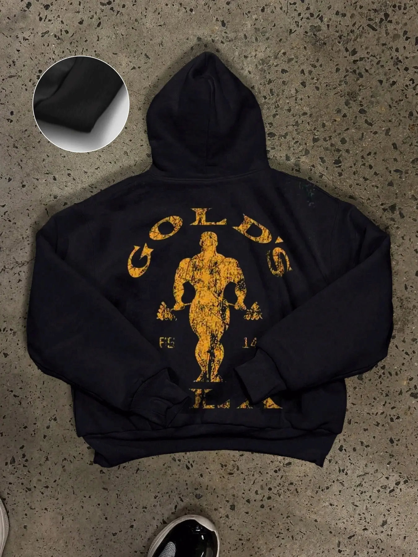 Men's Black Oversized Pullover Hoodie, Vintage Distressed Gold Weightlifter Bodybuilder Silhouette & GOLD'S Letter Back Print Retro Gym Workout Y2K Streetwear Loose Hooded Sweatshirt with Kangaroo Pocket for Men