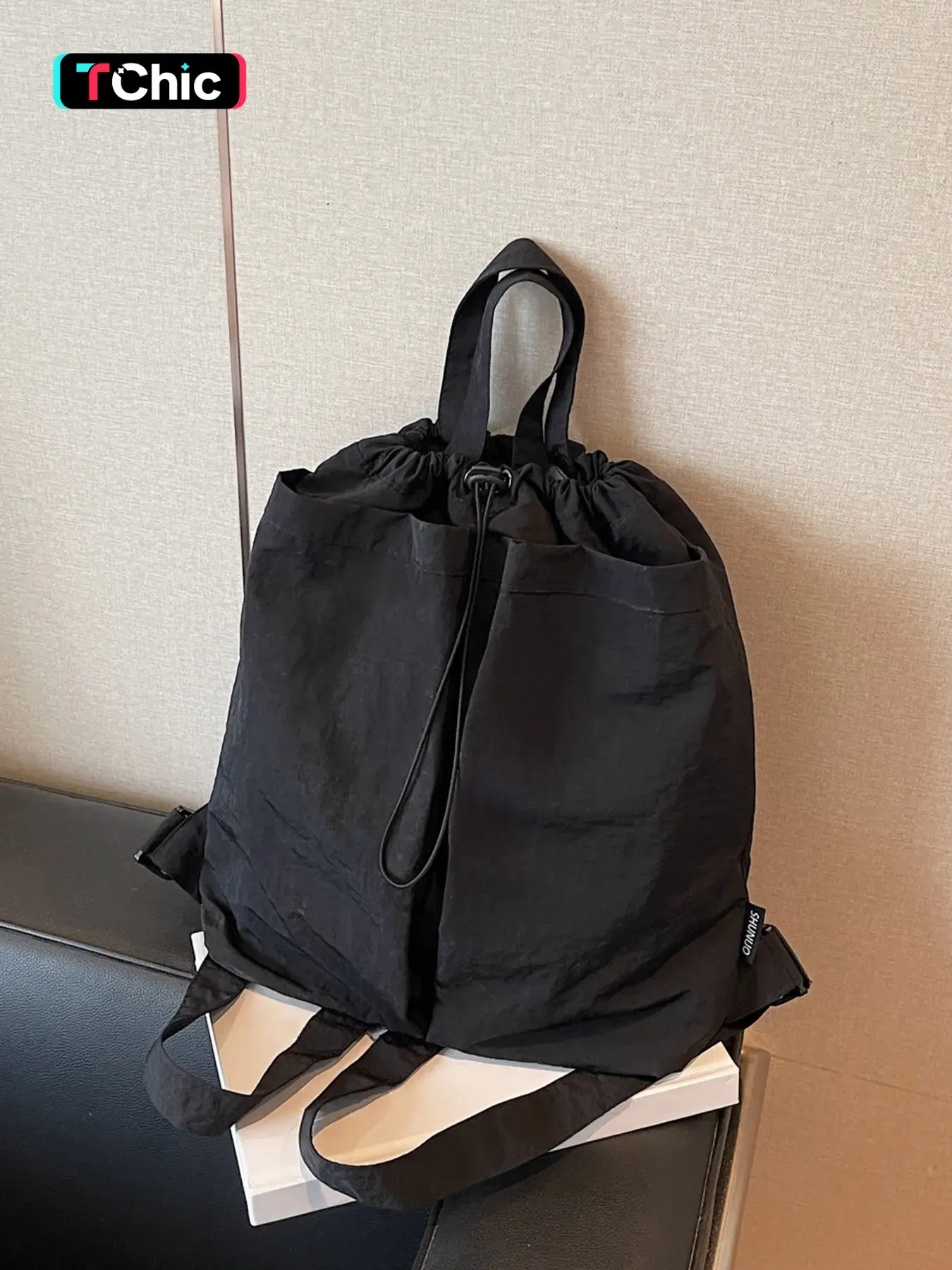 Simple and versatile daily drawstring backpack, convenient pockets, drawstring closure design, stylish and high-looking, easy for everyday outings, work commuting, large capacity, practical casual backpack.