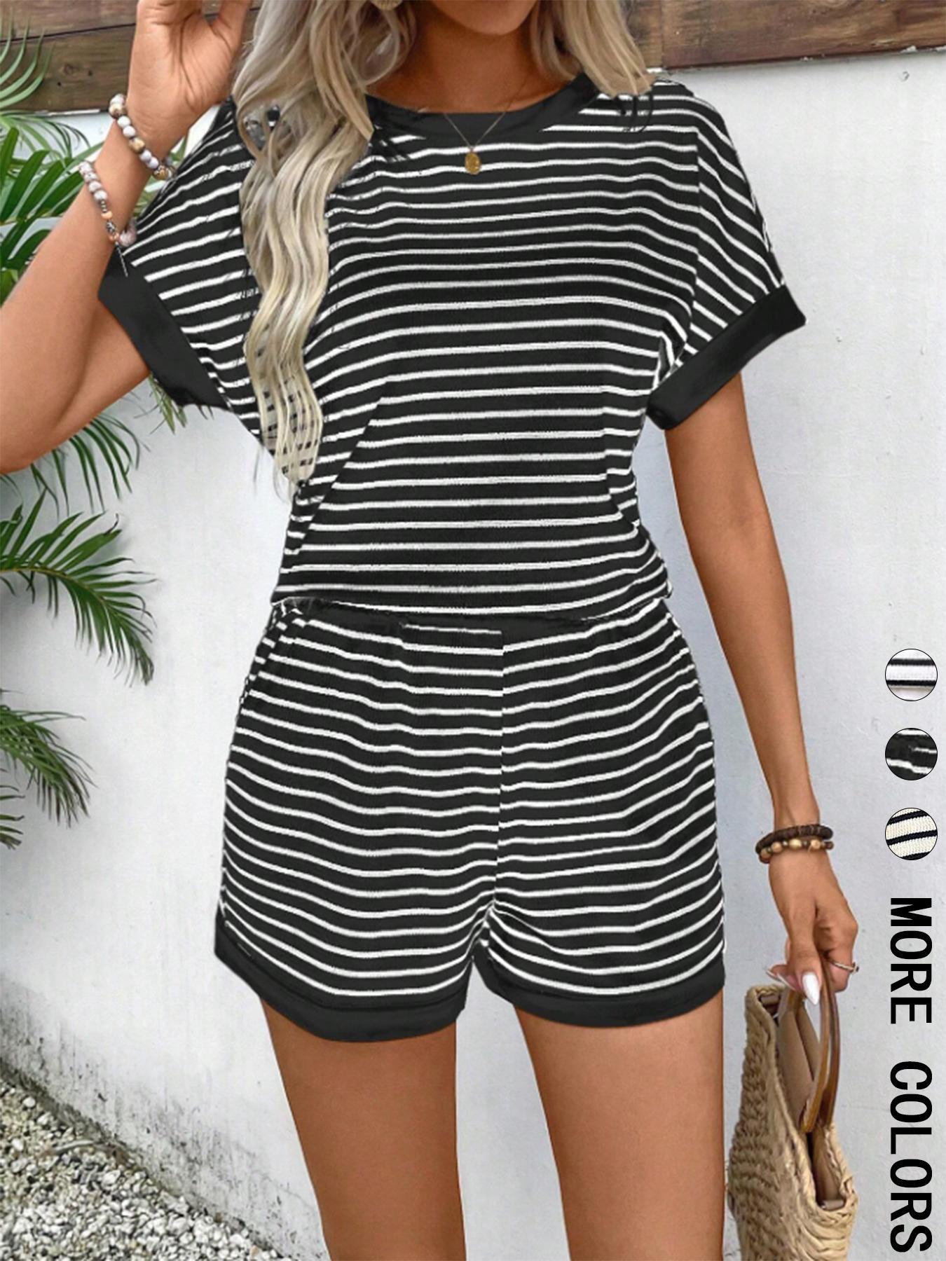 Two-piece Set Women's Striped Print Fitted Batwing Sleeve Tee & Shorts, Casual Round Neck Top & Shorts for Summer, Ladies Clothes for Daily Wear