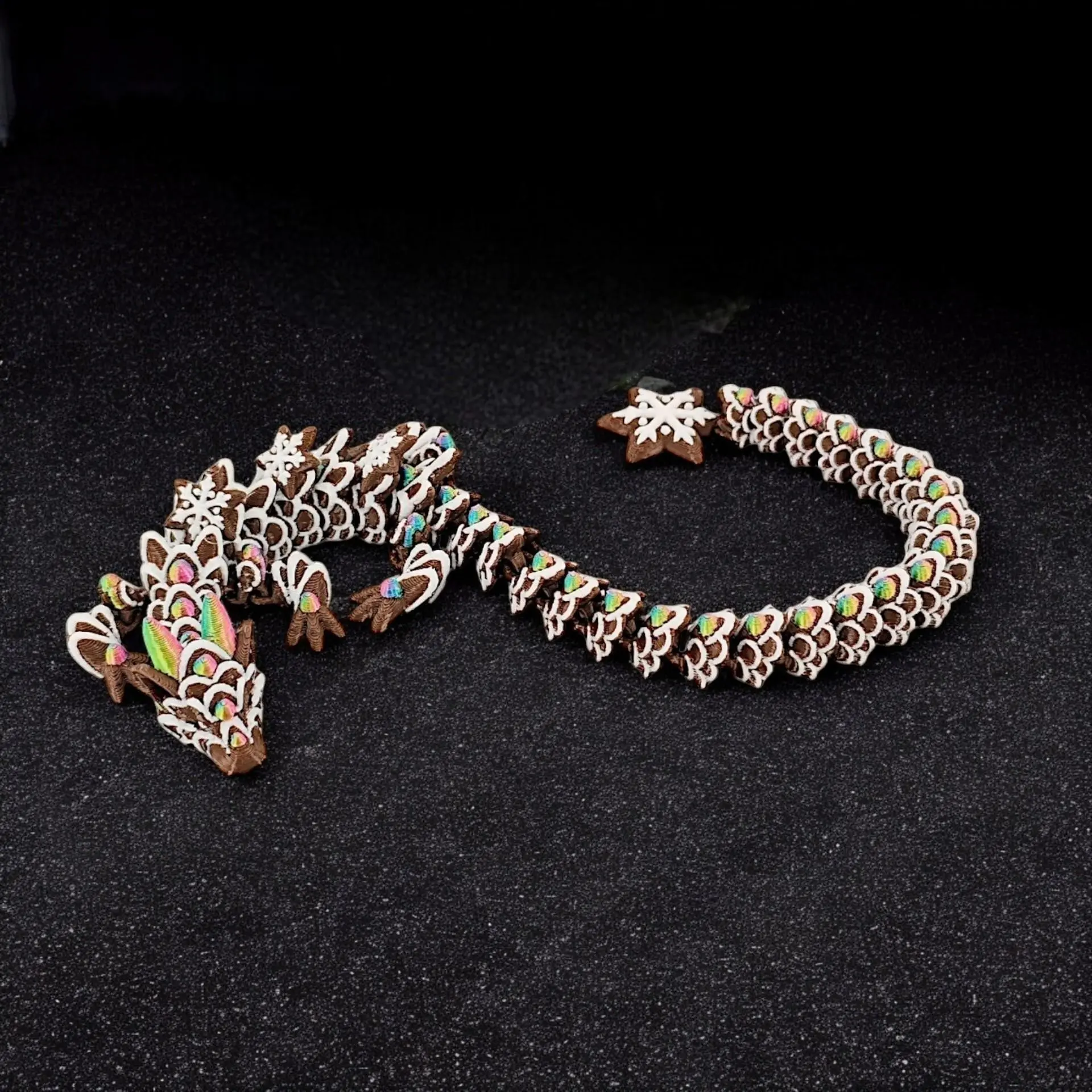 Newly designed realistic dragon decorations, with flexible and movable joints in brown and rainbow colors. Gift dragon decorations for Halloween and Christmas home decorations.