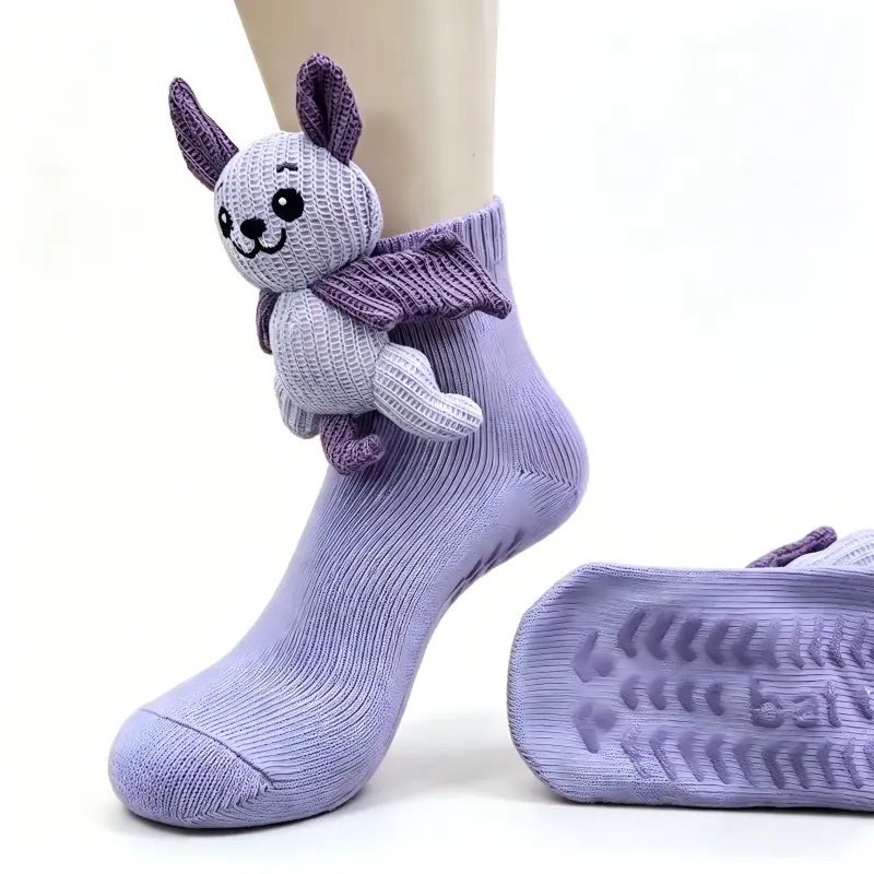 3D Hugging Animal Knit Crew Socks For Women Non Slip Rubber Sole Indoor Floor Socks Cute Sloth Bat Unicorn Highland Cow Red Panda Raccoon Capybara Koala Rabbit Tiger Axolotl Panda Novelty Gift House Socks For Teen Girls