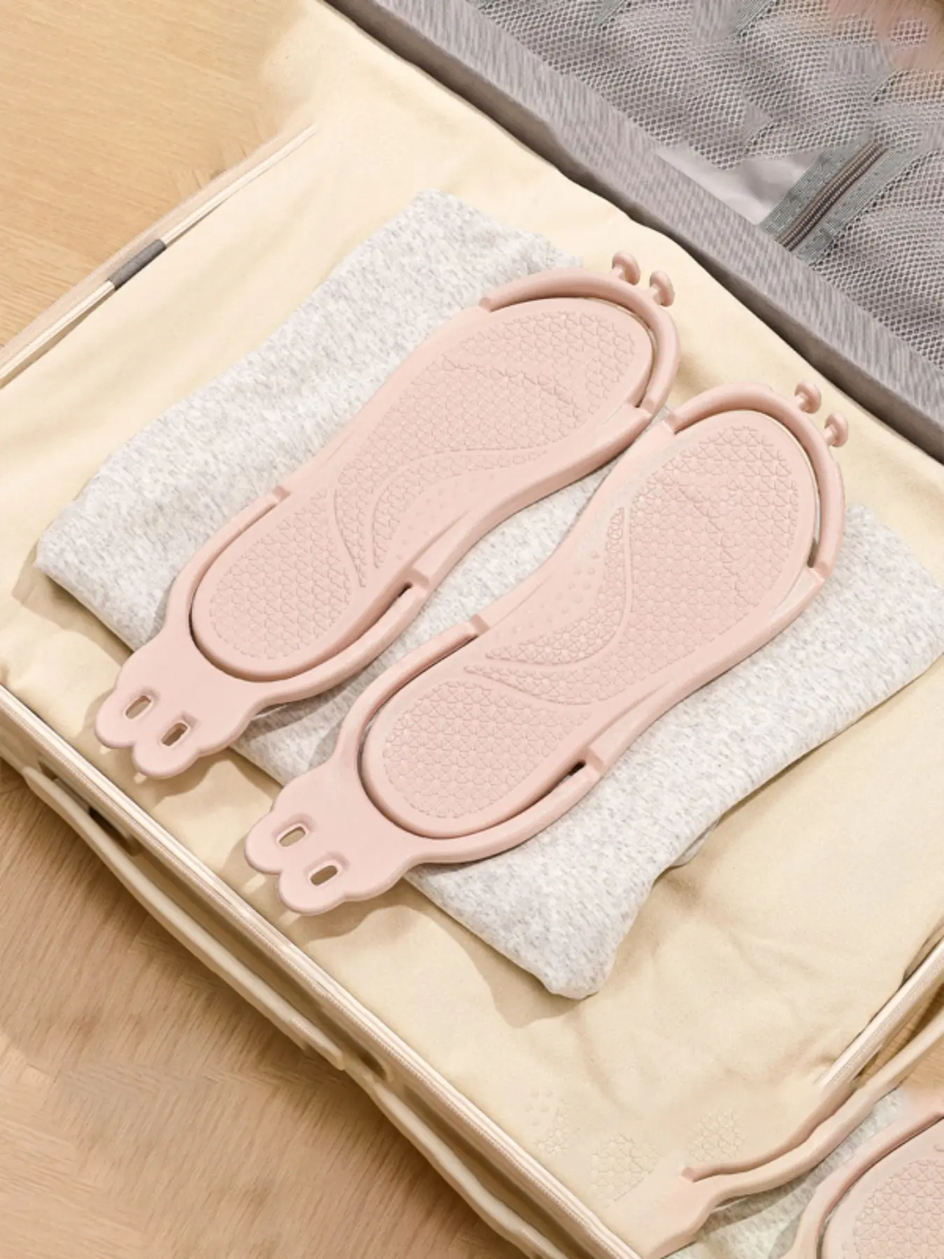 Women's Foldable Flip Flops, Cute Cartoon Rabbit Detachable Portable Slides, Non Slip Lightweight EVA Travel Sandals for Beach Shower Hotel Trip