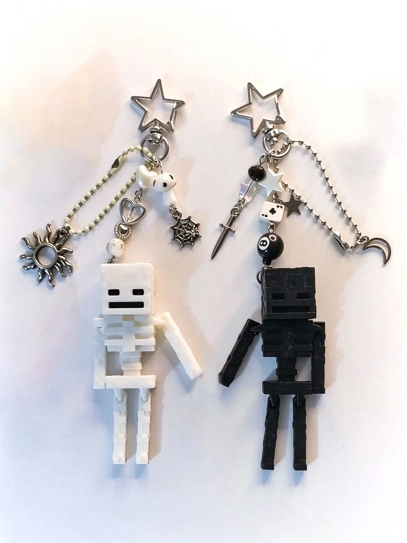 Handmade Block Skeleton Figure Keychain, Y2K Beaded Charm Keyring, Cute Pixel Doll Bag Pendant, Aesthetic Backpack Decor Gift for Teens, Keychain Collectibles